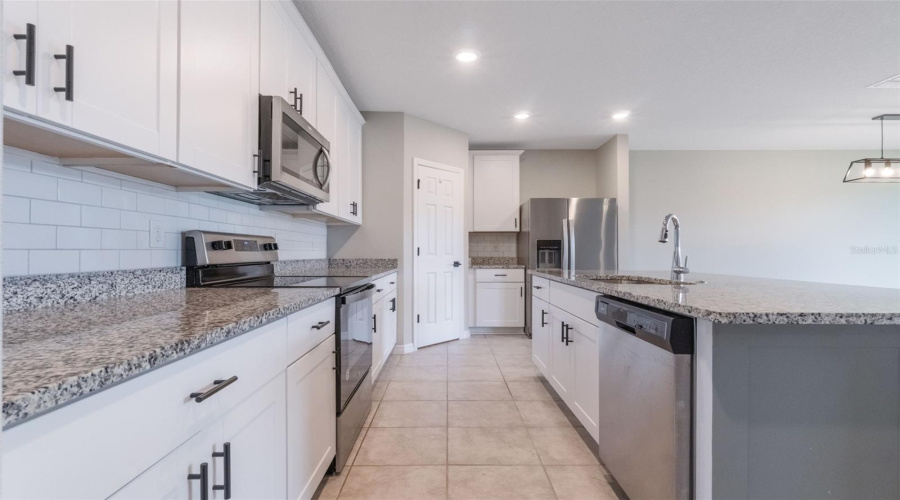 DAVENPORT, Florida 33896, 4 Bedrooms Bedrooms, ,2 BathroomsBathrooms,Residential,For Sale,VISTA VILLAGES,0,MFRO6327640