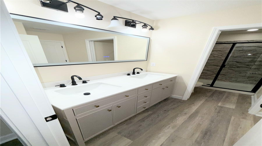 DAVENPORT, Florida 33896, 5 Bedrooms Bedrooms, ,4 BathroomsBathrooms,Residential,For Sale,MOON VALLEY,0,MFRS5131126