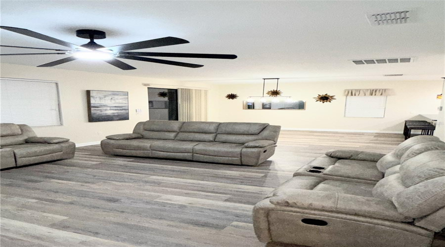 DAVENPORT, Florida 33896, 5 Bedrooms Bedrooms, ,4 BathroomsBathrooms,Residential,For Sale,MOON VALLEY,0,MFRS5131126