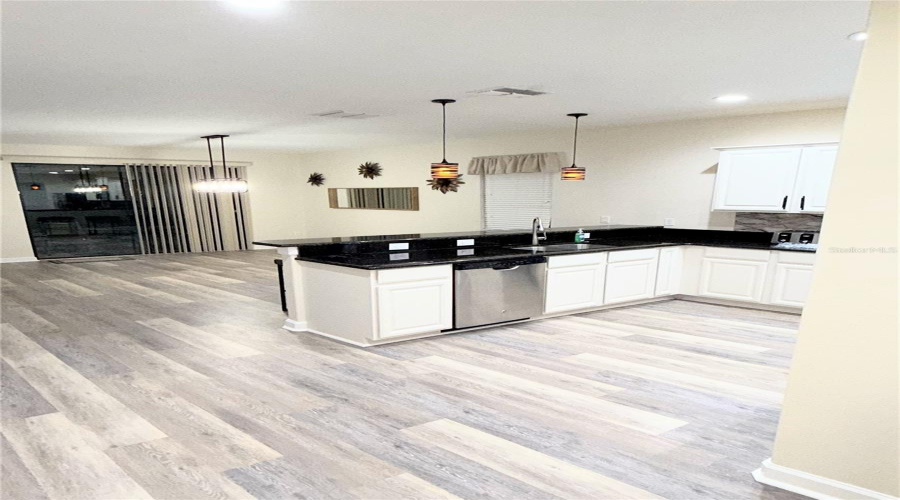 DAVENPORT, Florida 33896, 5 Bedrooms Bedrooms, ,4 BathroomsBathrooms,Residential,For Sale,MOON VALLEY,0,MFRS5131126