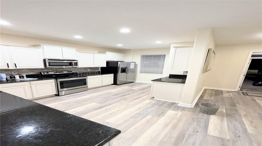 DAVENPORT, Florida 33896, 5 Bedrooms Bedrooms, ,4 BathroomsBathrooms,Residential,For Sale,MOON VALLEY,0,MFRS5131126