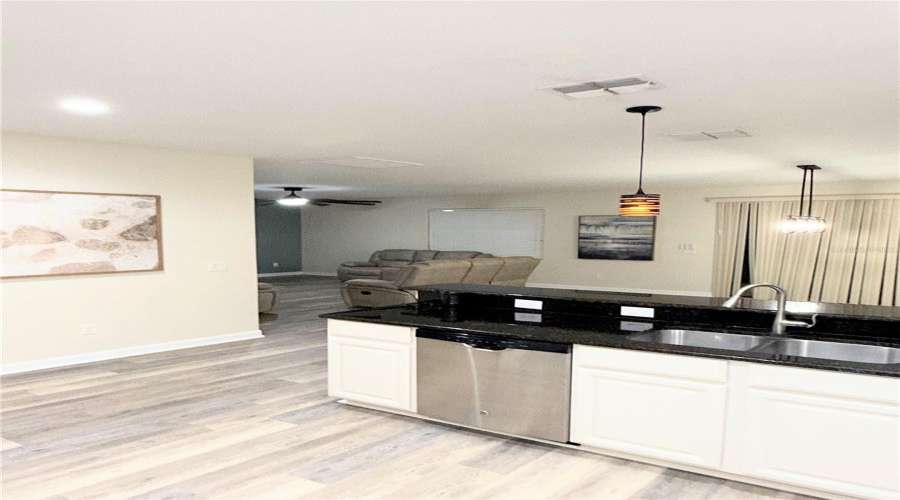 DAVENPORT, Florida 33896, 5 Bedrooms Bedrooms, ,4 BathroomsBathrooms,Residential,For Sale,MOON VALLEY,0,MFRS5131126