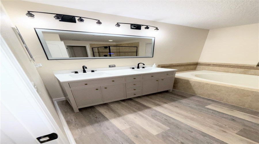 DAVENPORT, Florida 33896, 5 Bedrooms Bedrooms, ,4 BathroomsBathrooms,Residential,For Sale,MOON VALLEY,0,MFRS5131126