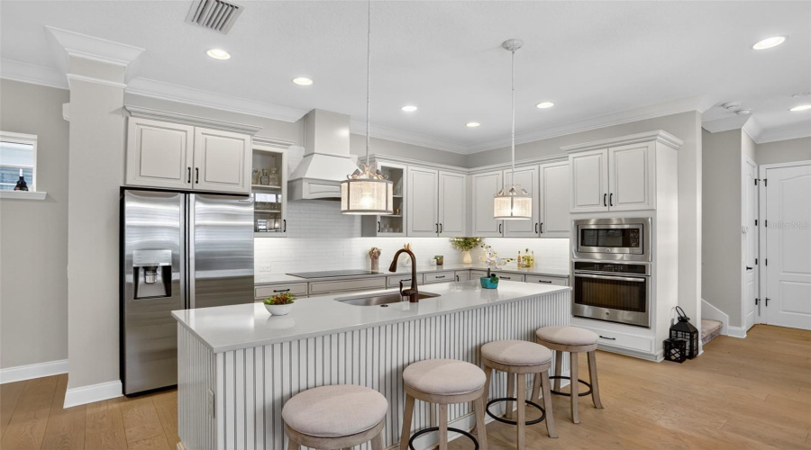 Kitchen/ island