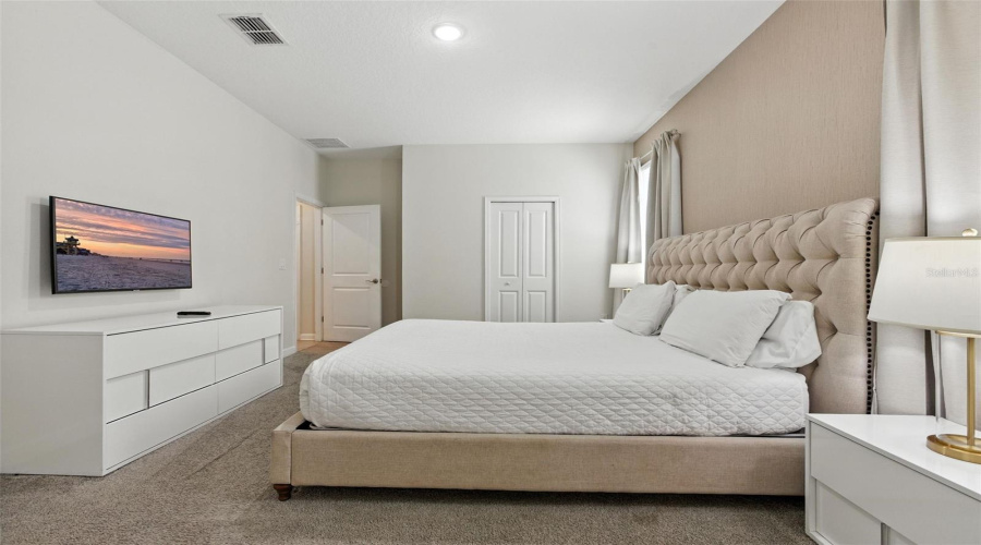 DAVENPORT, Florida 33896, 9 Bedrooms Bedrooms, ,5 BathroomsBathrooms,Residential,For Sale,CRUDEN BAY,0,MFRO6321603