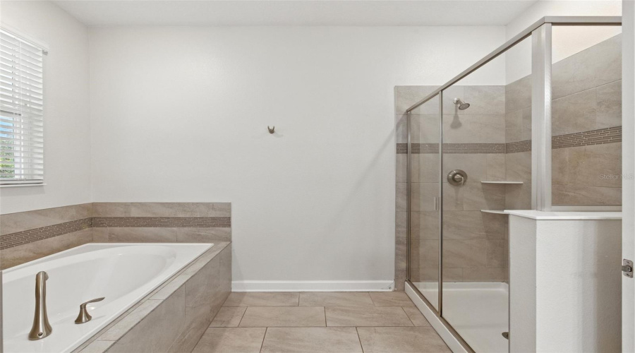 DAVENPORT, Florida 33896, 9 Bedrooms Bedrooms, ,5 BathroomsBathrooms,Residential,For Sale,CRUDEN BAY,0,MFRO6321603