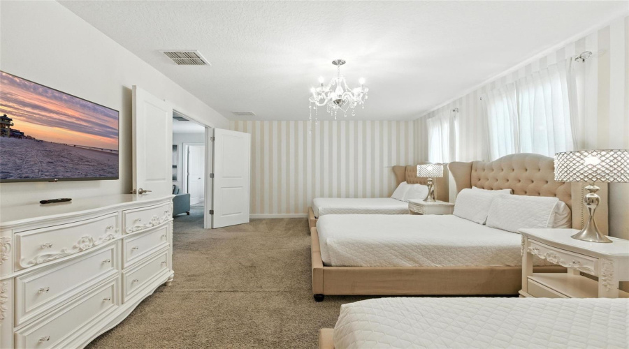 DAVENPORT, Florida 33896, 9 Bedrooms Bedrooms, ,5 BathroomsBathrooms,Residential,For Sale,CRUDEN BAY,0,MFRO6321603