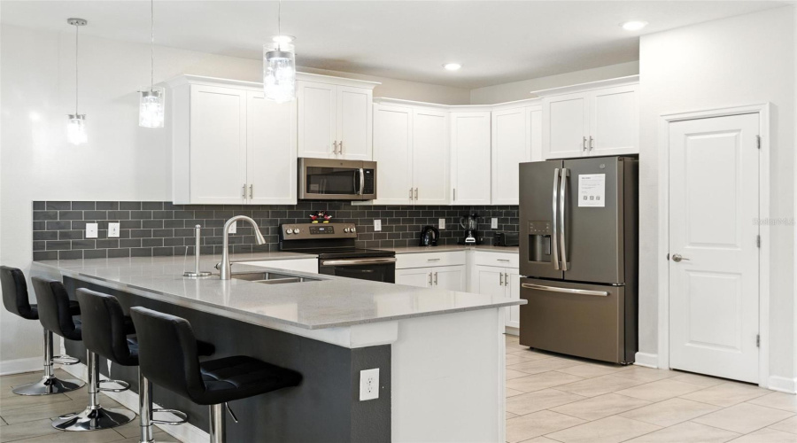 DAVENPORT, Florida 33896, 9 Bedrooms Bedrooms, ,5 BathroomsBathrooms,Residential,For Sale,CRUDEN BAY,0,MFRO6321603