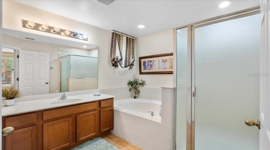 KISSIMMEE, Florida 34746, 6 Bedrooms Bedrooms, ,5 BathroomsBathrooms,Residential,For Sale,LAS FUENTES,0,MFRO6327906