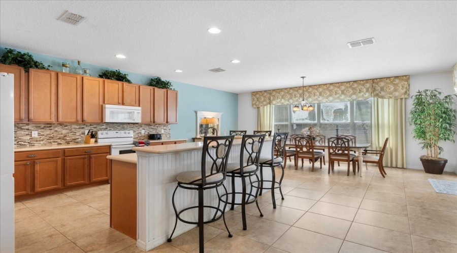 KISSIMMEE, Florida 34746, 6 Bedrooms Bedrooms, ,5 BathroomsBathrooms,Residential,For Sale,LAS FUENTES,0,MFRO6327906