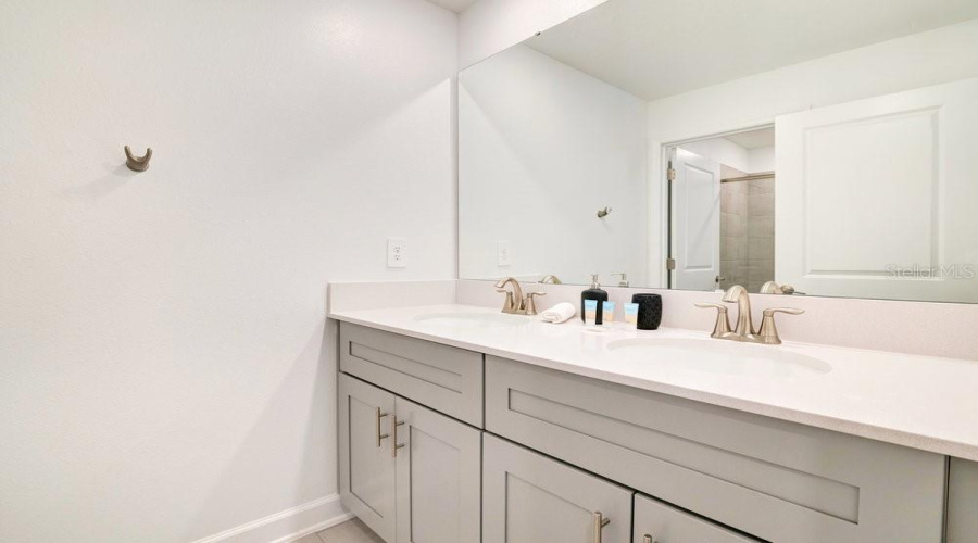 KISSIMMEE, Florida 34746, 4 Bedrooms Bedrooms, ,3 BathroomsBathrooms,Residential,For Sale,READING,0,MFRO6280511