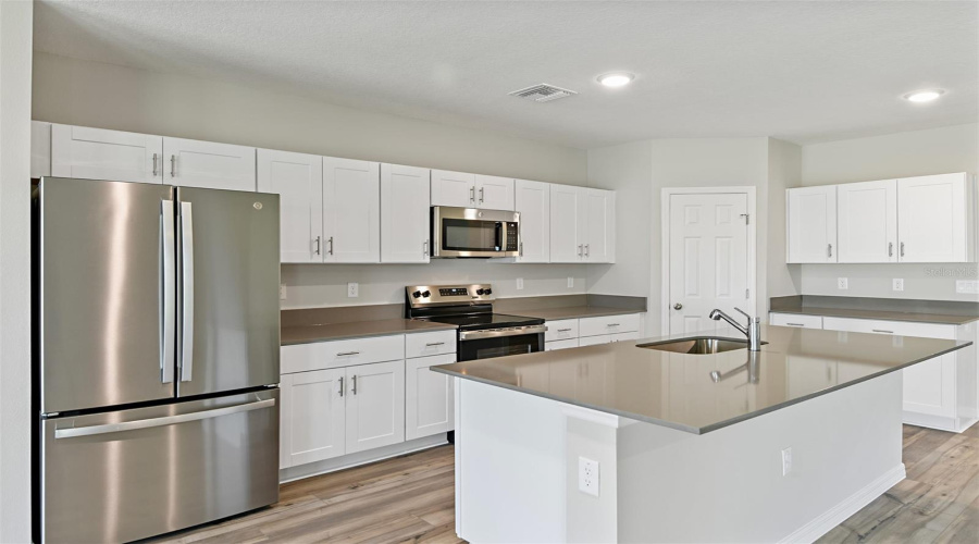 DAVENPORT, Florida 33837, 5 Bedrooms Bedrooms, ,3 BathroomsBathrooms,Residential,For Sale,RIVER BEACON,0,MFRTB8408530