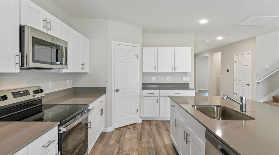 DAVENPORT, Florida 33837, 5 Bedrooms Bedrooms, ,3 BathroomsBathrooms,Residential,For Sale,RIVER BEACON,0,MFRTB8408530