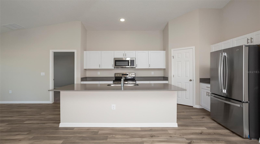 DAVENPORT, Florida 33837, 4 Bedrooms Bedrooms, ,2 BathroomsBathrooms,Residential,For Sale,RIVER BEACON,0,MFRTB8408537