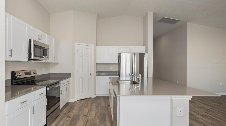 DAVENPORT, Florida 33837, 4 Bedrooms Bedrooms, ,2 BathroomsBathrooms,Residential,For Sale,RIVER BEACON,0,MFRTB8408537