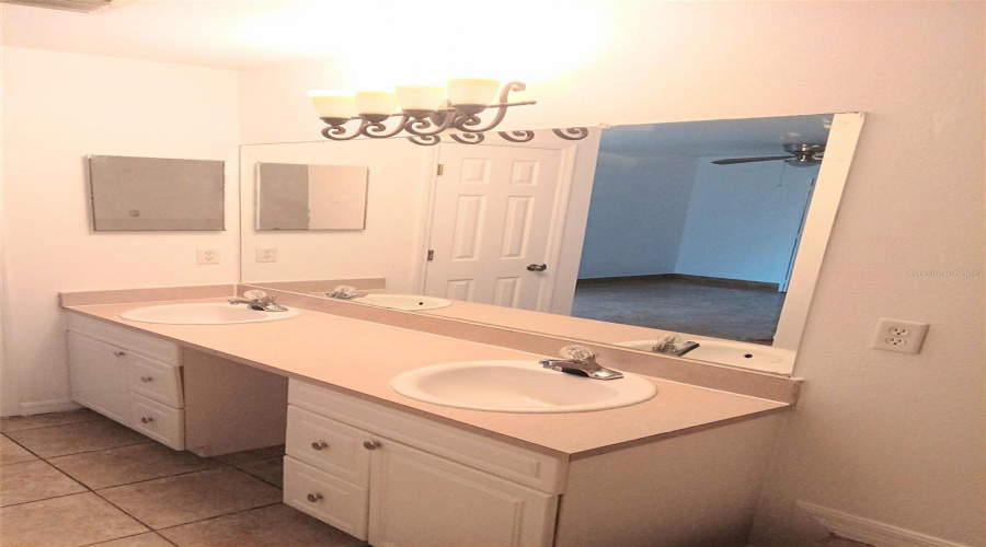 DAVENPORT, Florida 33897, 4 Bedrooms Bedrooms, ,3 BathroomsBathrooms,Residential,For Sale,COCONUT PALM,0,MFRS5130882