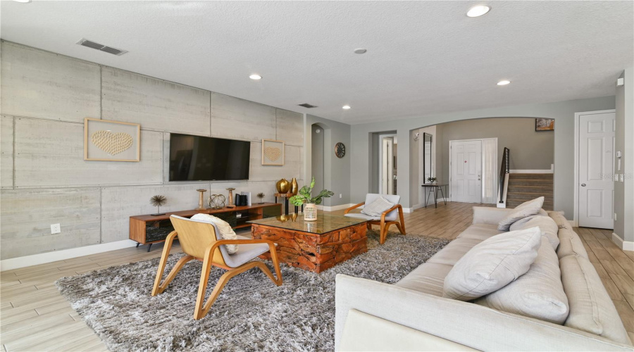 DAVENPORT, Florida 33837, 9 Bedrooms Bedrooms, ,7 BathroomsBathrooms,Residential,For Sale,OAKWOOD,0,MFRL4948746