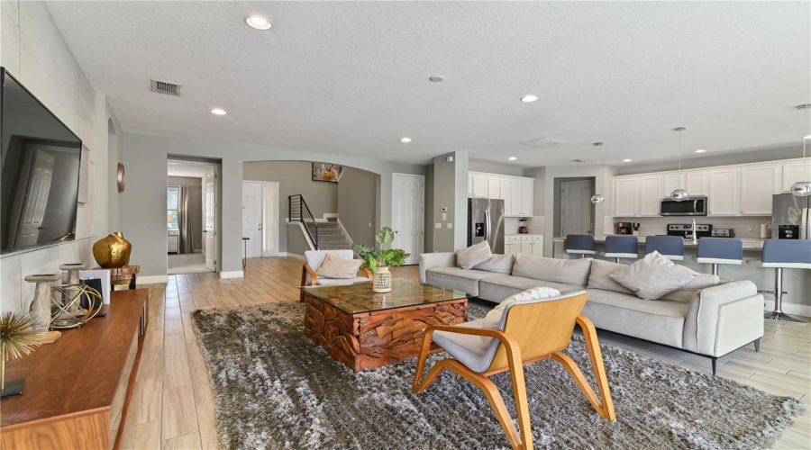DAVENPORT, Florida 33837, 9 Bedrooms Bedrooms, ,7 BathroomsBathrooms,Residential,For Sale,OAKWOOD,0,MFRL4948746