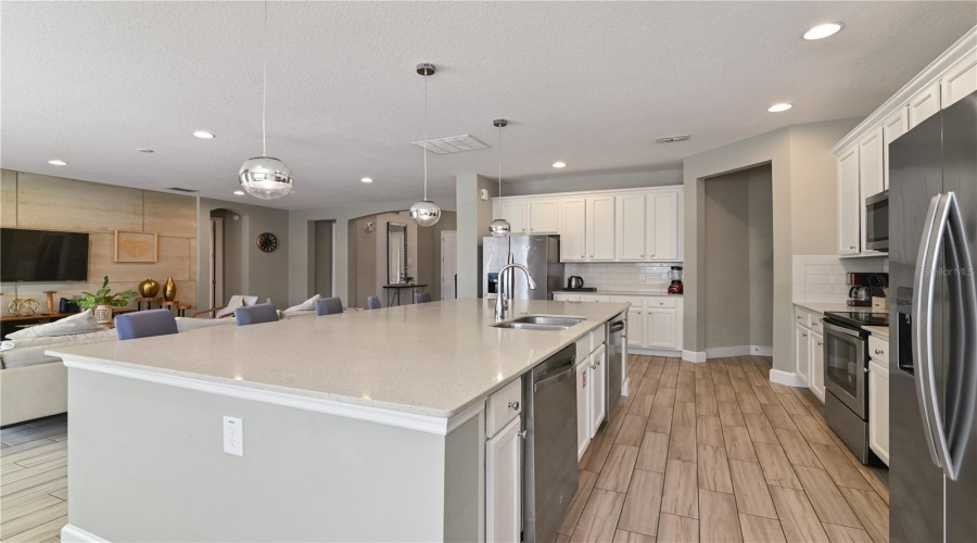 DAVENPORT, Florida 33837, 9 Bedrooms Bedrooms, ,7 BathroomsBathrooms,Residential,For Sale,OAKWOOD,0,MFRL4948746
