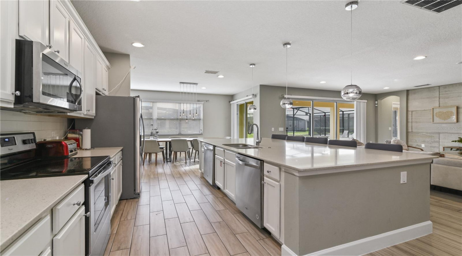 DAVENPORT, Florida 33837, 9 Bedrooms Bedrooms, ,7 BathroomsBathrooms,Residential,For Sale,OAKWOOD,0,MFRL4948746