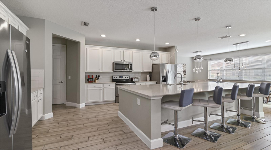 DAVENPORT, Florida 33837, 9 Bedrooms Bedrooms, ,7 BathroomsBathrooms,Residential,For Sale,OAKWOOD,0,MFRL4948746