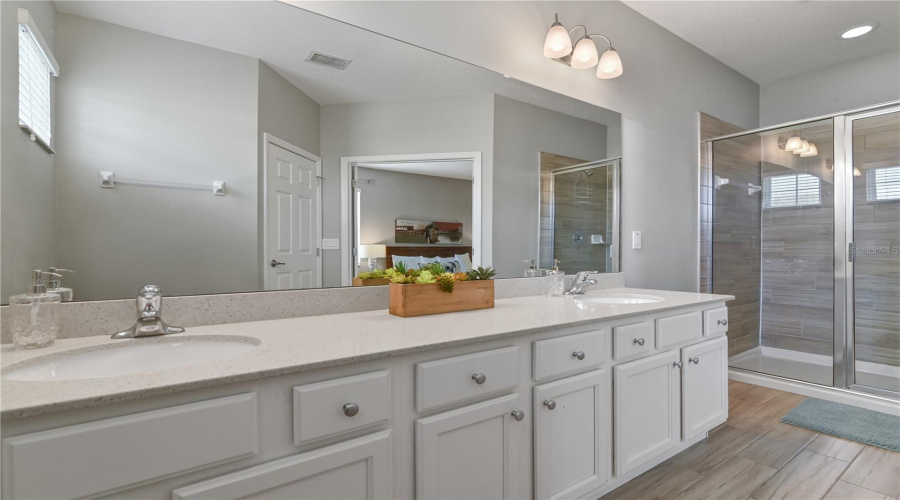 DAVENPORT, Florida 33837, 9 Bedrooms Bedrooms, ,7 BathroomsBathrooms,Residential,For Sale,OAKWOOD,0,MFRL4948746