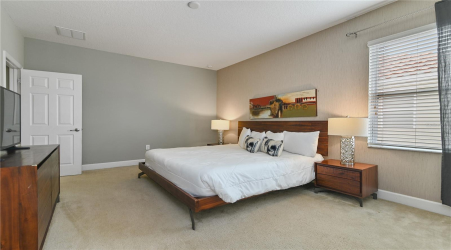 DAVENPORT, Florida 33837, 9 Bedrooms Bedrooms, ,7 BathroomsBathrooms,Residential,For Sale,OAKWOOD,0,MFRL4948746