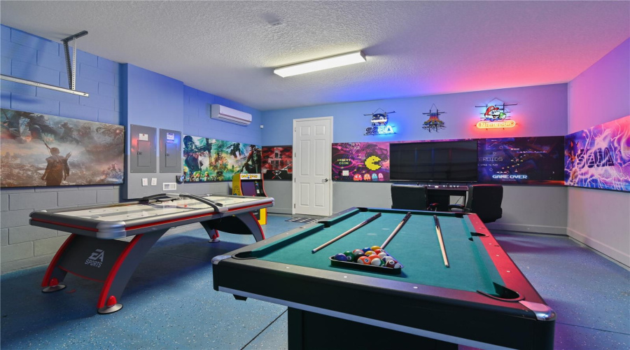DAVENPORT, Florida 33837, 9 Bedrooms Bedrooms, ,7 BathroomsBathrooms,Residential,For Sale,OAKWOOD,0,MFRL4948746