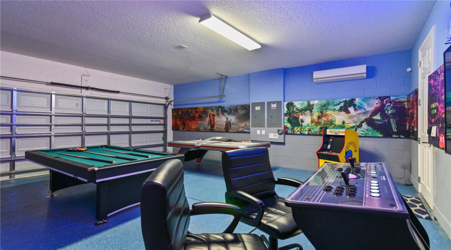 DAVENPORT, Florida 33837, 9 Bedrooms Bedrooms, ,7 BathroomsBathrooms,Residential,For Sale,OAKWOOD,0,MFRL4948746
