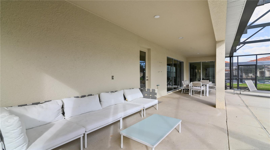 DAVENPORT, Florida 33837, 9 Bedrooms Bedrooms, ,7 BathroomsBathrooms,Residential,For Sale,OAKWOOD,0,MFRL4948746
