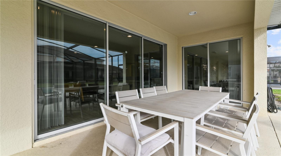 DAVENPORT, Florida 33837, 9 Bedrooms Bedrooms, ,7 BathroomsBathrooms,Residential,For Sale,OAKWOOD,0,MFRL4948746