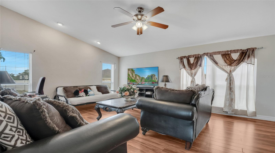 DAVENPORT, Florida 33837, 3 Bedrooms Bedrooms, ,2 BathroomsBathrooms,Residential,For Sale,MYSTERY,0,MFRO6328233