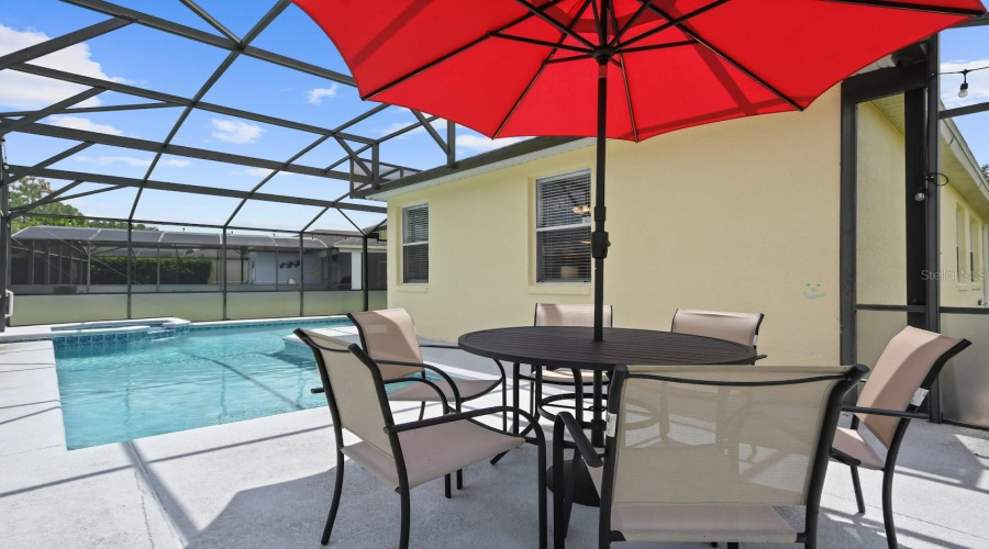 Perfect spot for a breakfast or BBQ in the fantastic Florida weather!