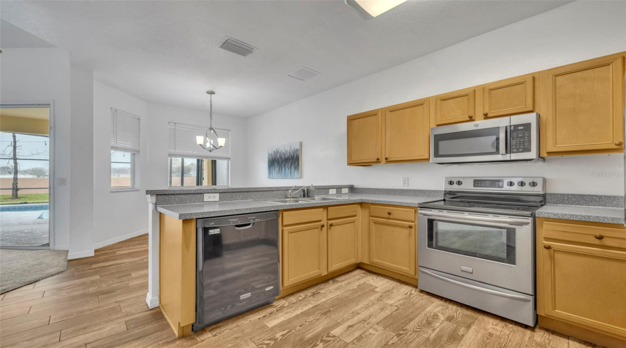 DAVENPORT, Florida 33897, 5 Bedrooms Bedrooms, ,4 BathroomsBathrooms,Residential,For Sale,TUPELO,0,MFRO6232513