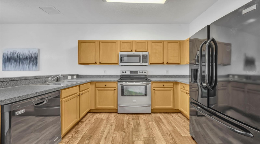 DAVENPORT, Florida 33897, 5 Bedrooms Bedrooms, ,4 BathroomsBathrooms,Residential,For Sale,TUPELO,0,MFRO6232513