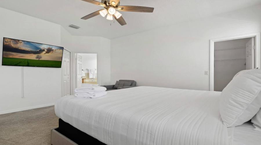 DAVENPORT, Florida 33897, 5 Bedrooms Bedrooms, ,4 BathroomsBathrooms,Residential,For Sale,TUPELO,0,MFRO6232513