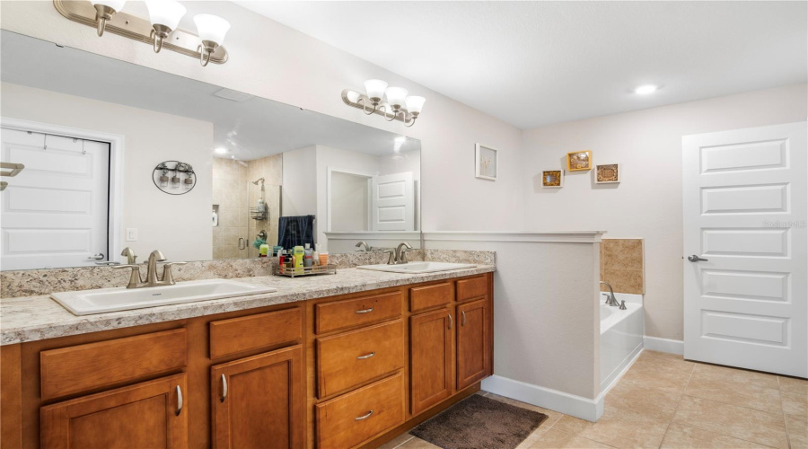 DAVENPORT, Florida 33837, 4 Bedrooms Bedrooms, ,3 BathroomsBathrooms,Residential,For Sale,DENALI,0,MFRG5099728