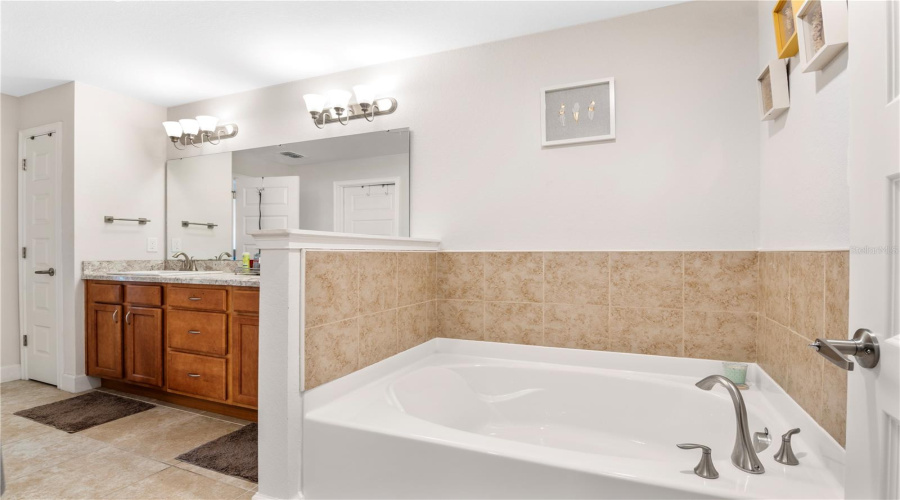DAVENPORT, Florida 33837, 4 Bedrooms Bedrooms, ,3 BathroomsBathrooms,Residential,For Sale,DENALI,0,MFRG5099728
