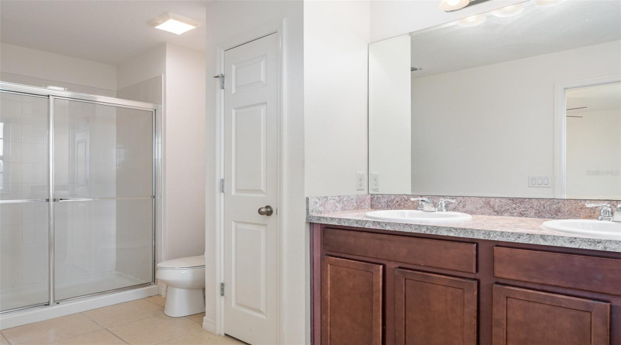 DAVENPORT, Florida 33837, 4 Bedrooms Bedrooms, ,3 BathroomsBathrooms,Residential,For Sale,PRIMROSE,0,MFRTB8408878
