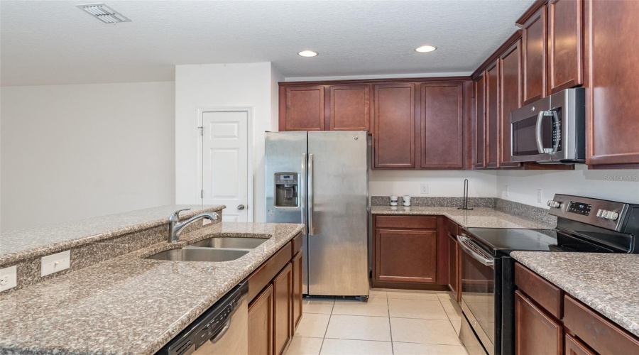 DAVENPORT, Florida 33837, 4 Bedrooms Bedrooms, ,3 BathroomsBathrooms,Residential,For Sale,PRIMROSE,0,MFRTB8408878
