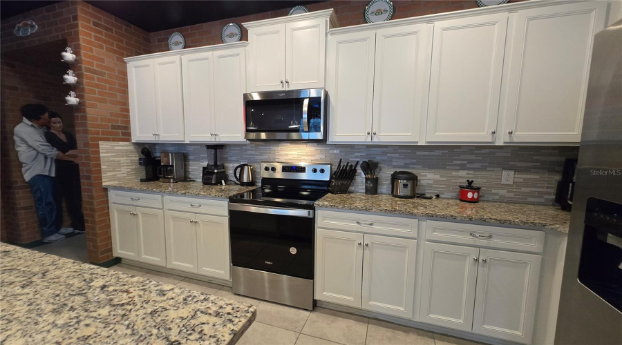 DAVENPORT, Florida 33897, 5 Bedrooms Bedrooms, ,4 BathroomsBathrooms,Residential,For Sale,LANA,0,MFRO6328460
