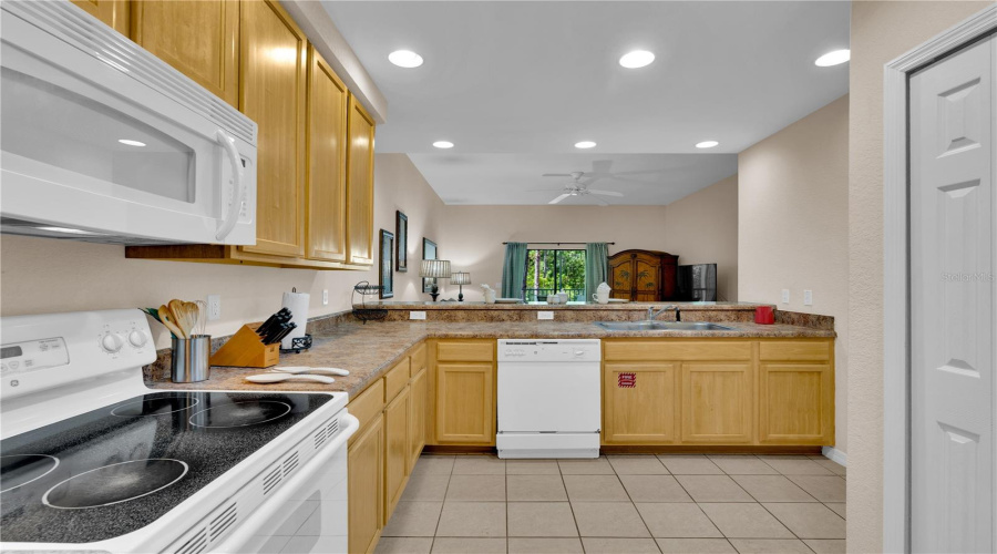 Great kitchen. Perfect for entertaining!