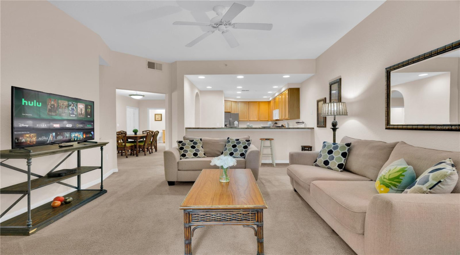 Beautiful condo with classic serene décor!
