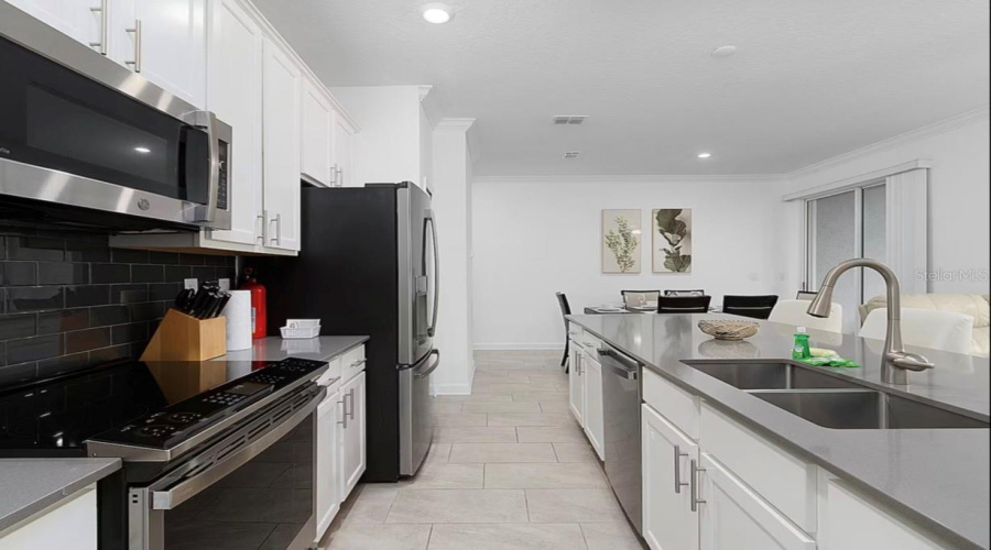 DAVENPORT, Florida 33896, 4 Bedrooms Bedrooms, ,3 BathroomsBathrooms,Residential,For Sale,SPLASH SHOT,0,MFRO6321046