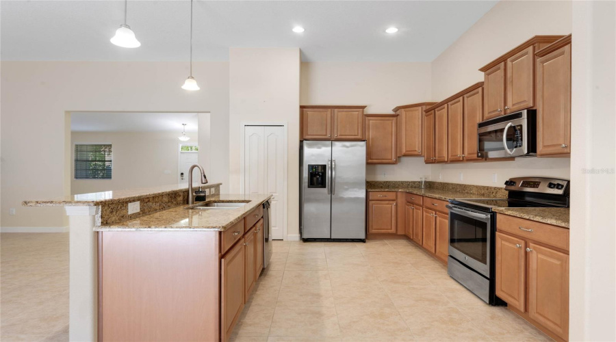 DAVENPORT, Florida 33896, 4 Bedrooms Bedrooms, ,3 BathroomsBathrooms,Residential,For Sale,PALMETTO DUNES,0,MFRO6293104