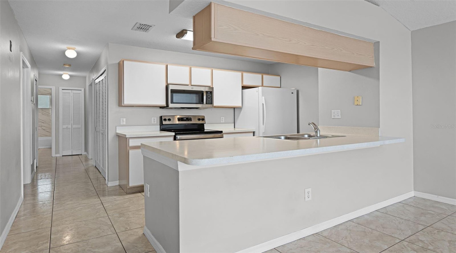 KISSIMMEE, Florida 34747, 3 Bedrooms Bedrooms, ,2 BathroomsBathrooms,Residential,For Sale,KNIGHTSBRIDGE,0,MFRO6328230