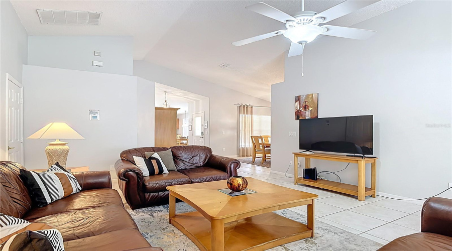 KISSIMMEE, Florida 34747, 4 Bedrooms Bedrooms, ,3 BathroomsBathrooms,Residential,For Sale,ONEIDA,0,MFRO6328417