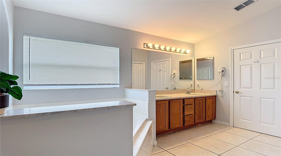 KISSIMMEE, Florida 34747, 4 Bedrooms Bedrooms, ,3 BathroomsBathrooms,Residential,For Sale,ONEIDA,0,MFRO6328417
