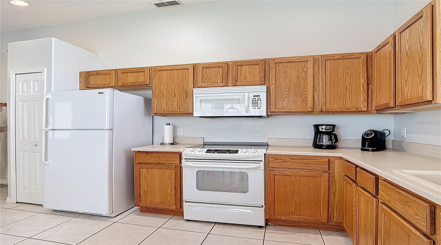 KISSIMMEE, Florida 34747, 4 Bedrooms Bedrooms, ,3 BathroomsBathrooms,Residential,For Sale,ONEIDA,0,MFRO6328417