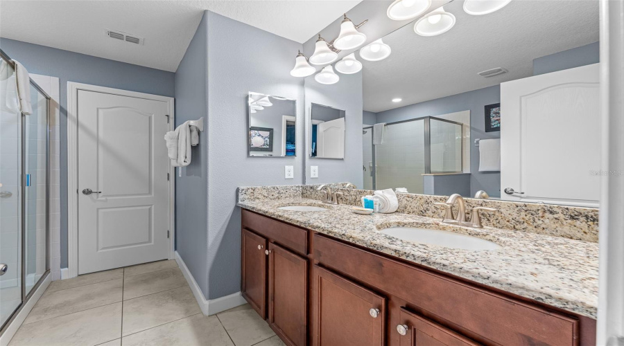 DAVENPORT, Florida 33896, 8 Bedrooms Bedrooms, ,5 BathroomsBathrooms,Residential,For Sale,WEDGE,0,MFRS5131100